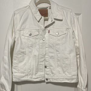 Levi’s white jean jacket size L NWOT